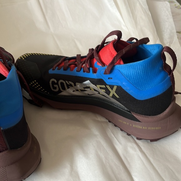 Womens nike trail gore Tex shoes - Picture 5 of 8